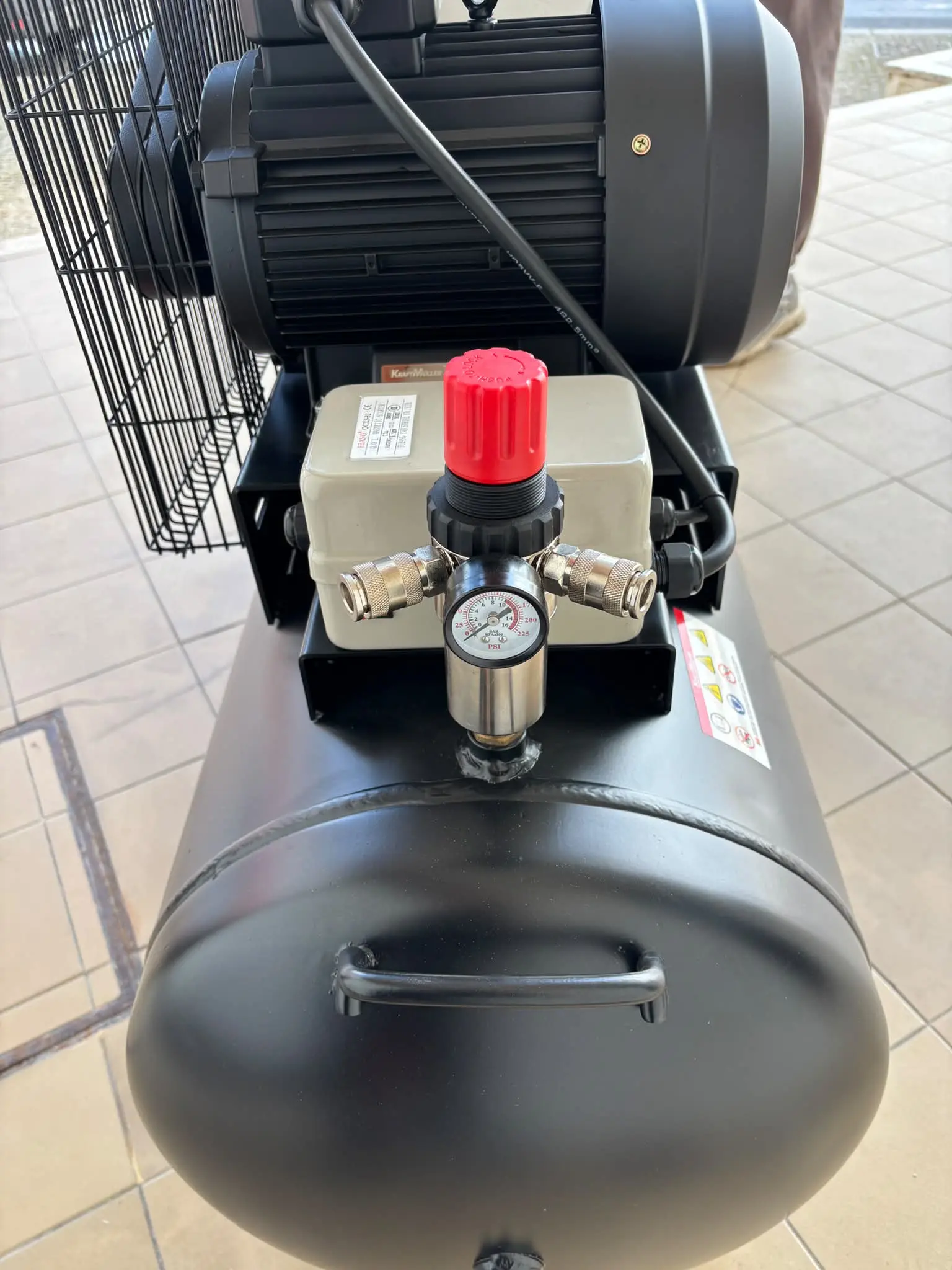Compressor de Ar Kraft Müller – 200 Litros | Trifásico | Profissional - Image 2