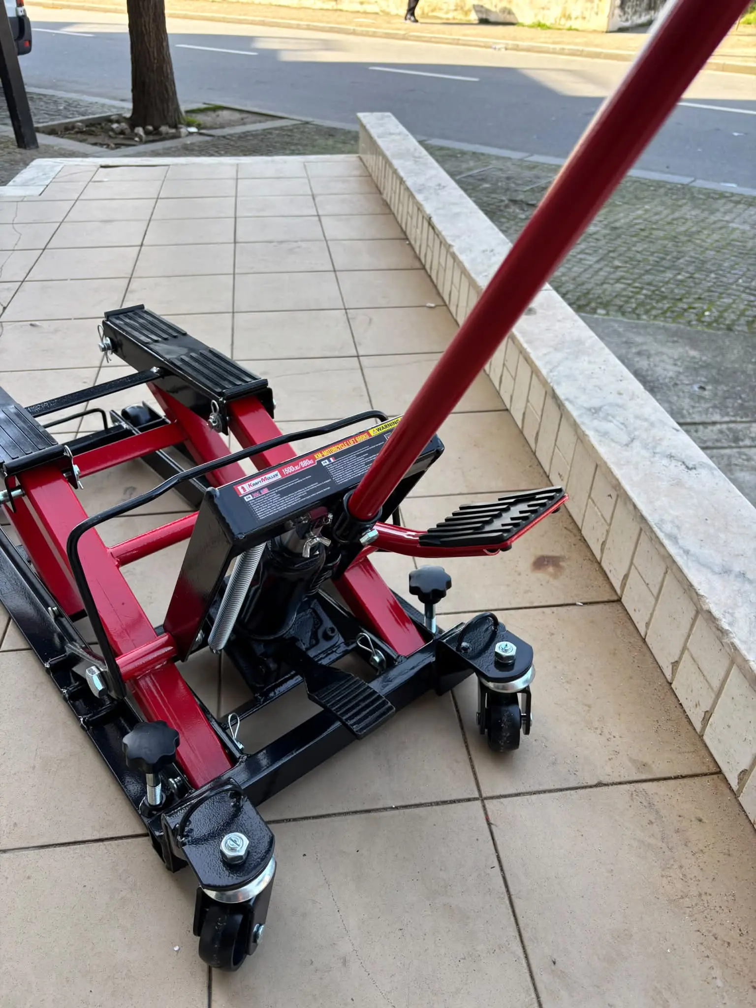 Elevador Hidráulico para Motas Kraft Müller – Macaco de Tesoura | Profissional - Image 2
