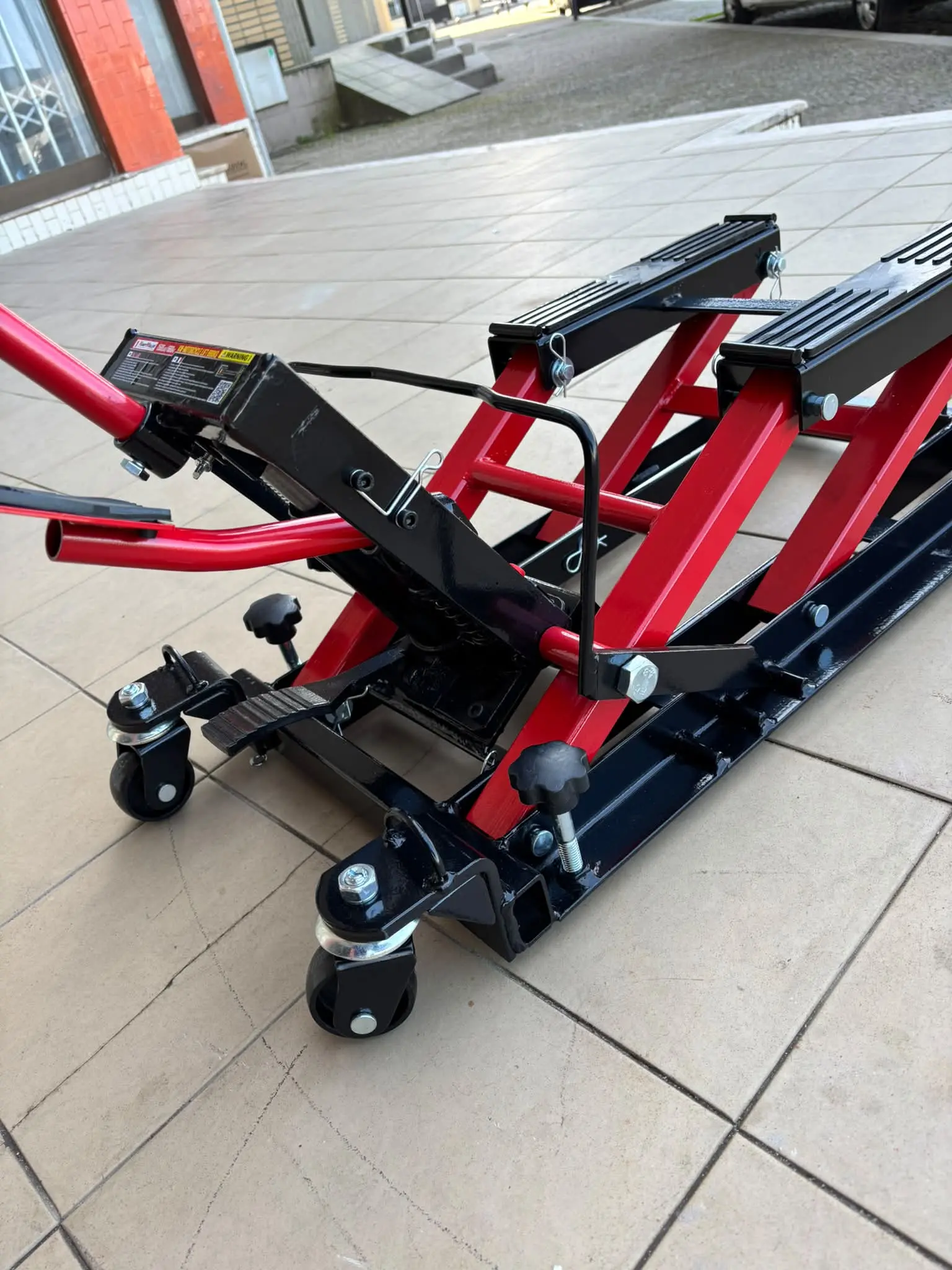 Elevador Hidráulico para Motas Kraft Müller – Macaco de Tesoura | Profissional - Image 4