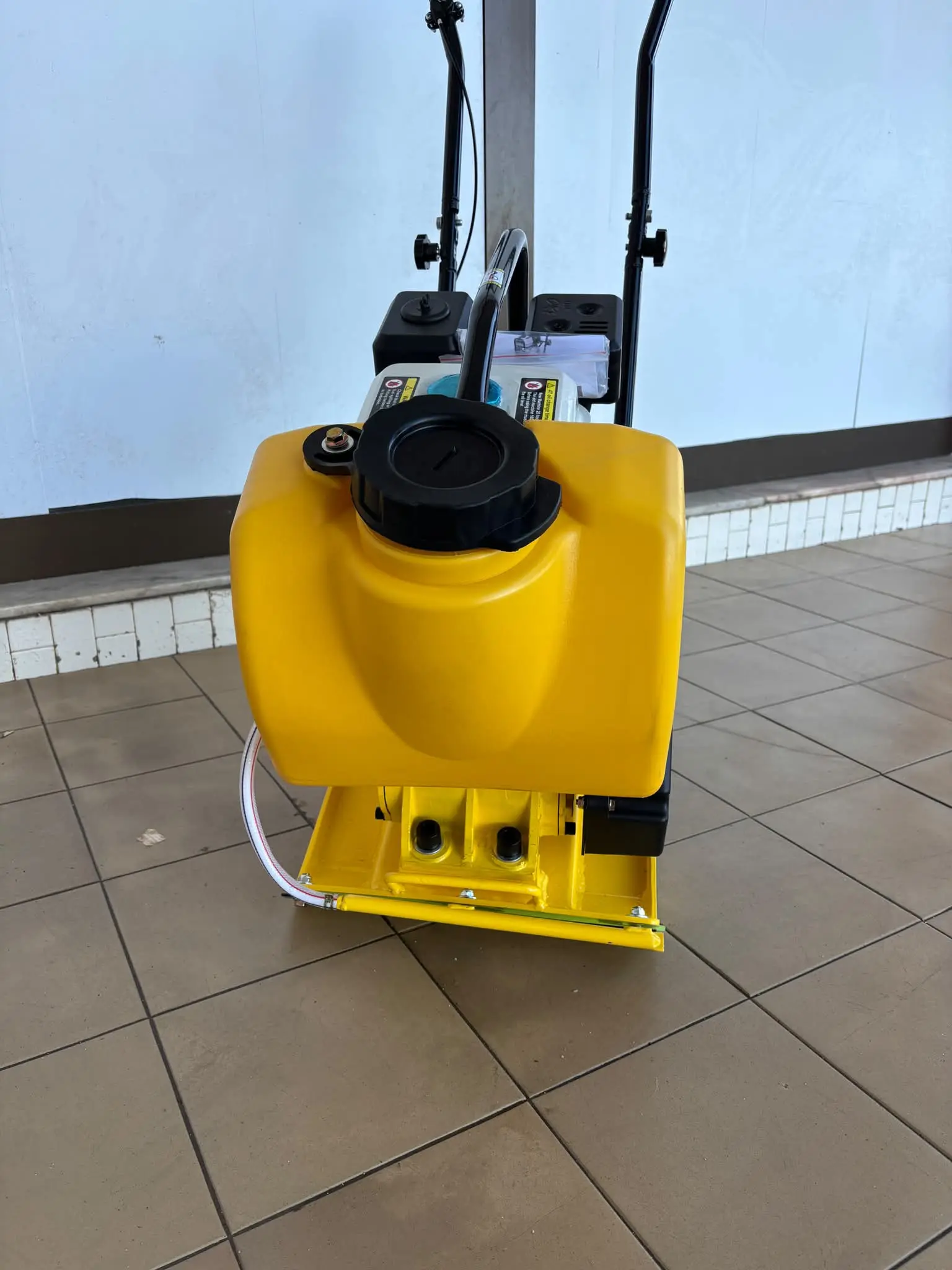 Placa Compactadora Vibratória a Gasolina NB1002 – 7HP | 11KN | 60kg | Com Depósito de Água - Image 4