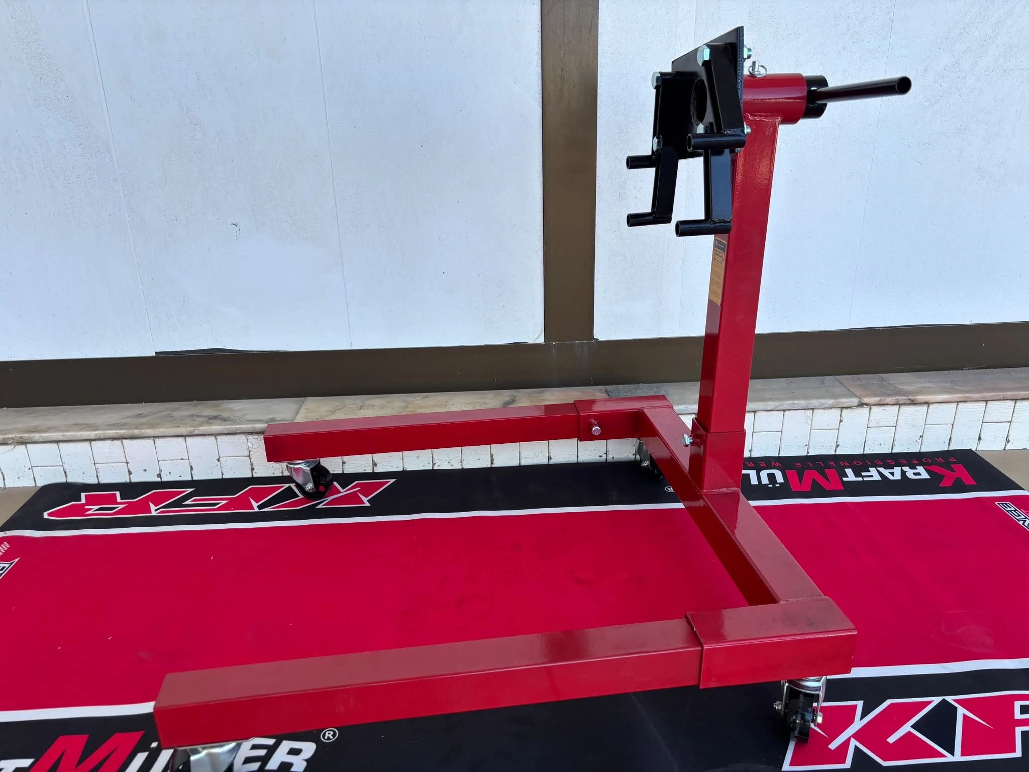 Suporte Rotativo de Motor Kraft Müller – 450kg | Profissional | Vermelho